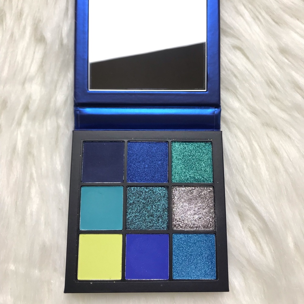 Huda Beauty Sapphire Obsessions Eyeshadow Palette